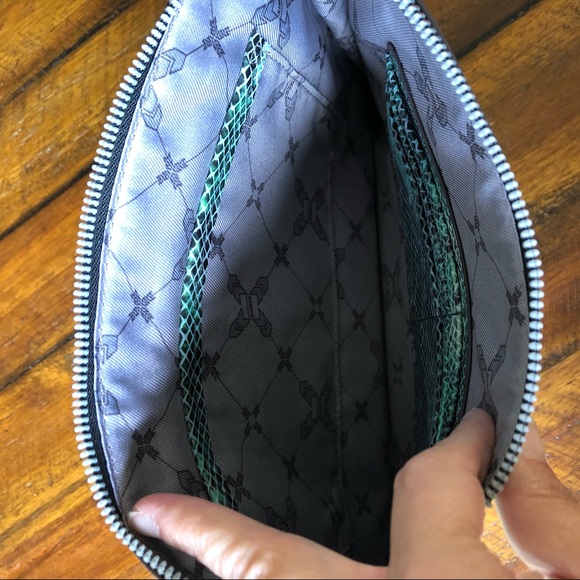Aimee Kestenberg Green Snake Print Leather Clutch - Picture 9 of 12